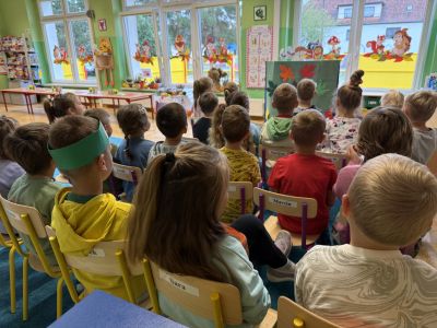 „Pod grzybkiem - teatrzyk w grupie starszaków w PP 5 w Krasiejowie